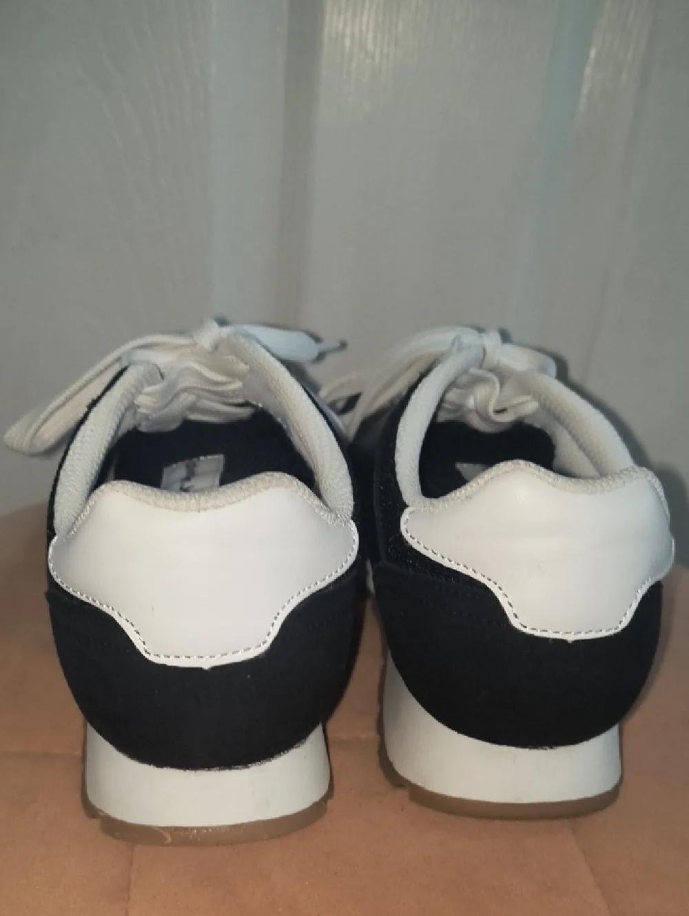Calvin Klein Camina Sneaker Women's Size 7